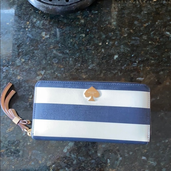kate spade Handbags - ❗️Moving sale❗️ Kate SpadeLarge Continental Wallet